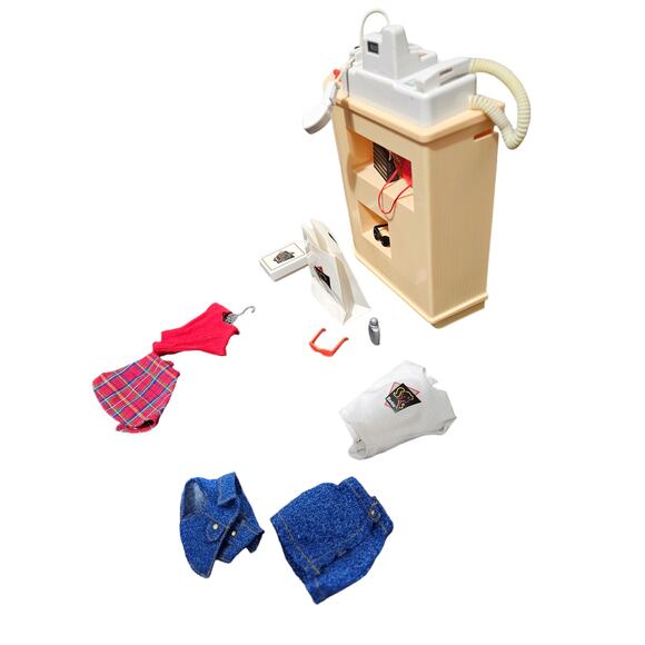 Vintage 1997 Cool Shoppin' Barbie - Picture 2 of 15